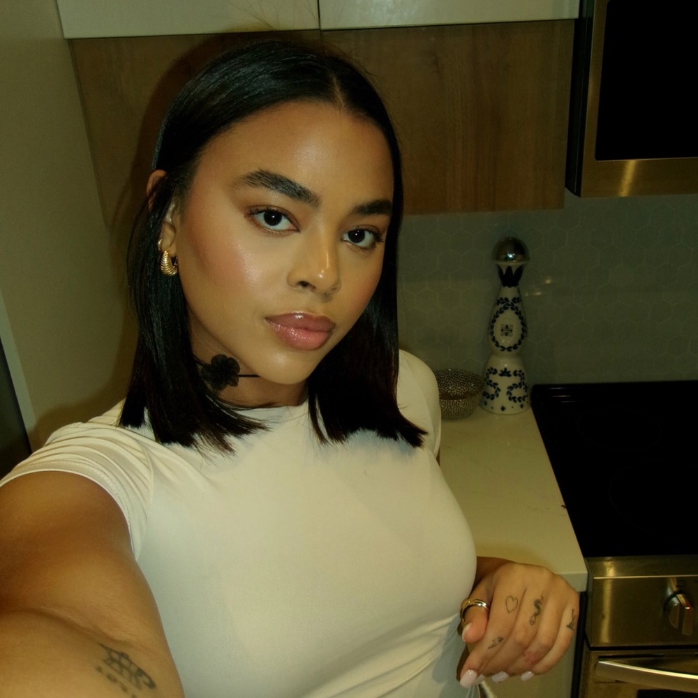 Meet your Posher, Angela